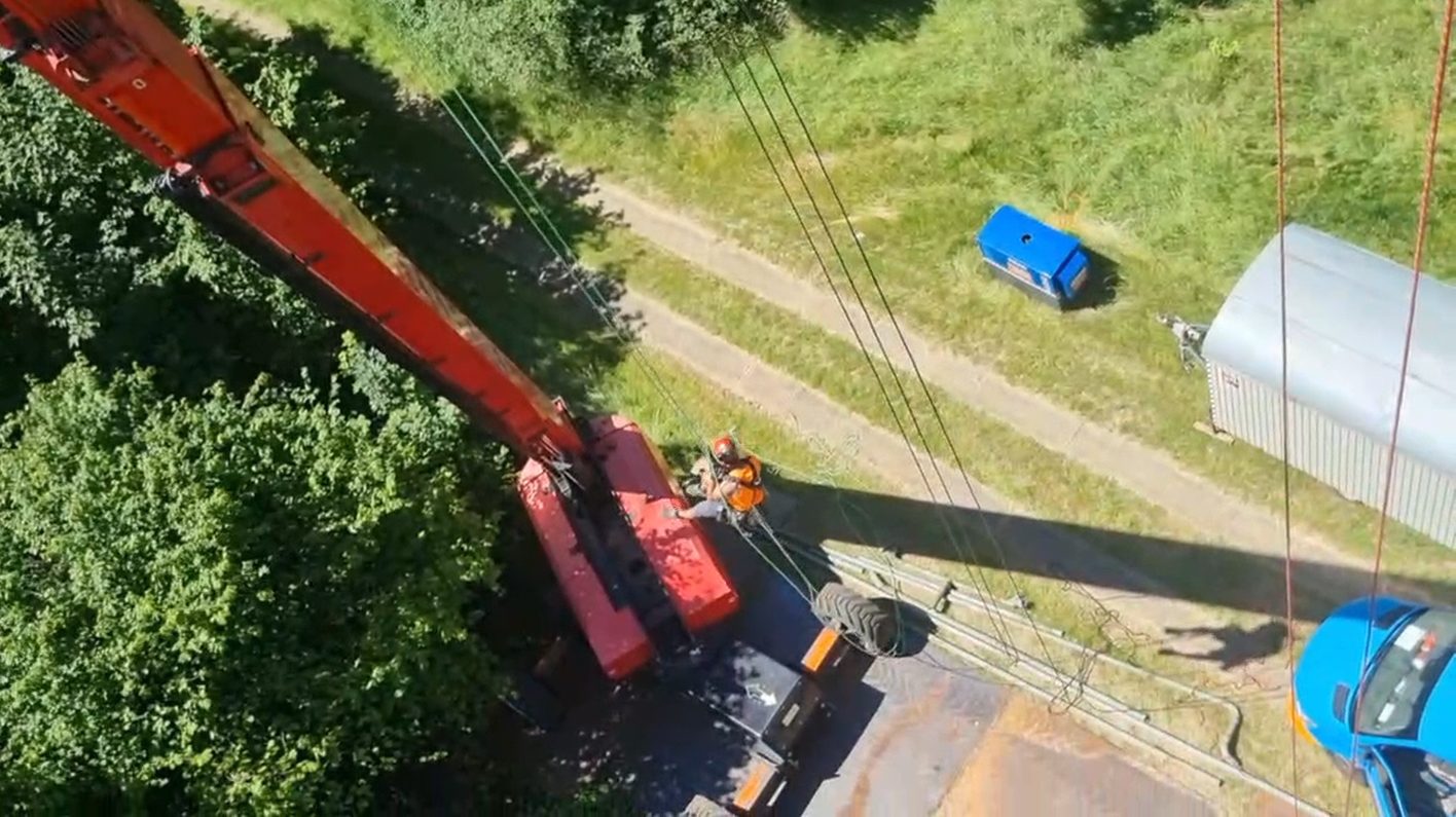 Höheneinsatz mit Kran aus der Luft