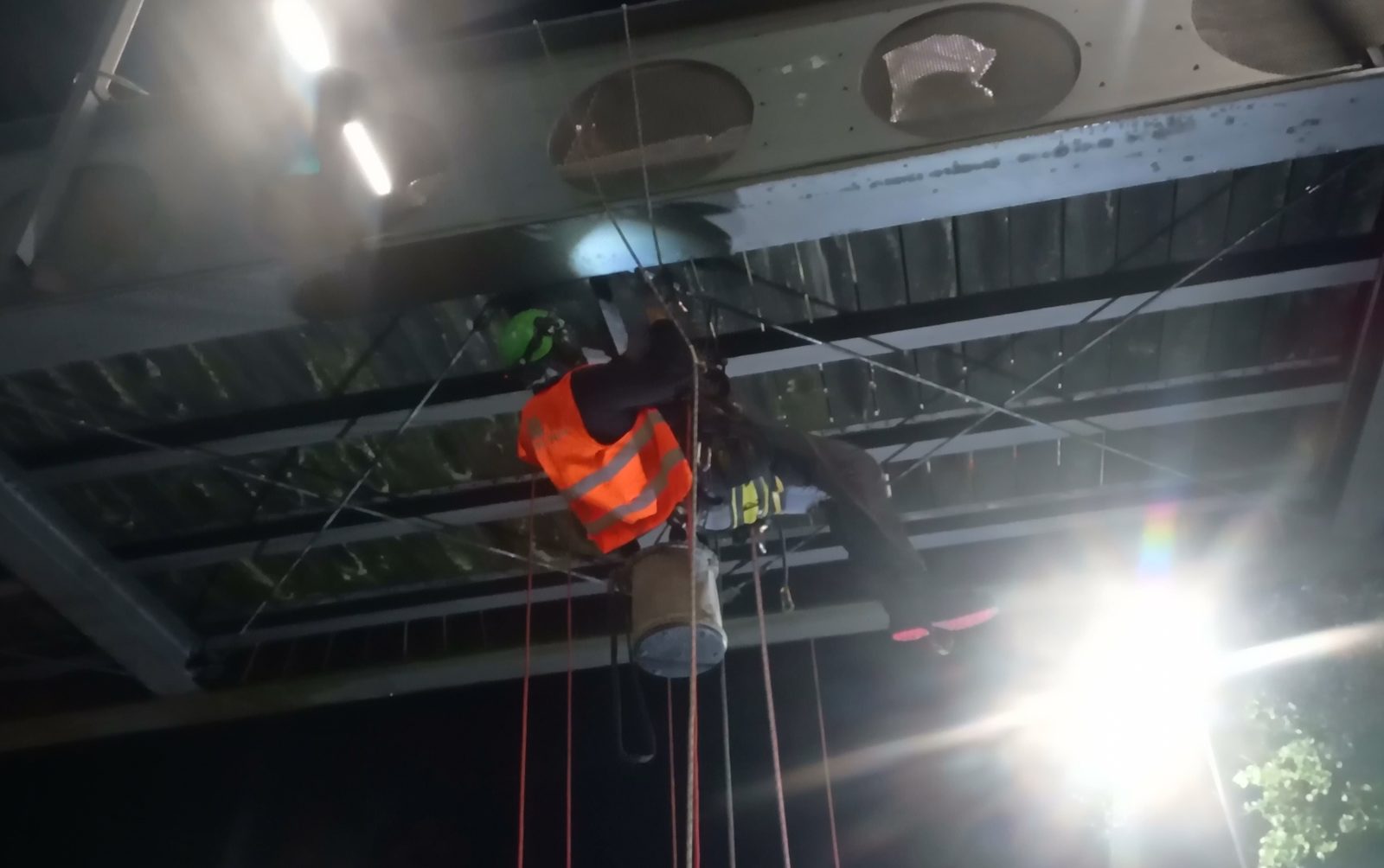 Seilzugangstechnik an einer Brücke