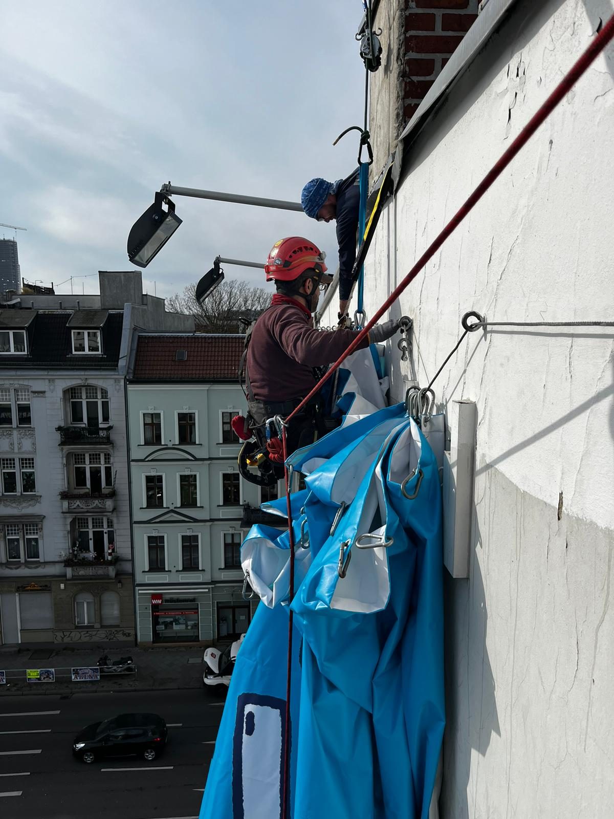Höhenarbeiten an einer Fassade