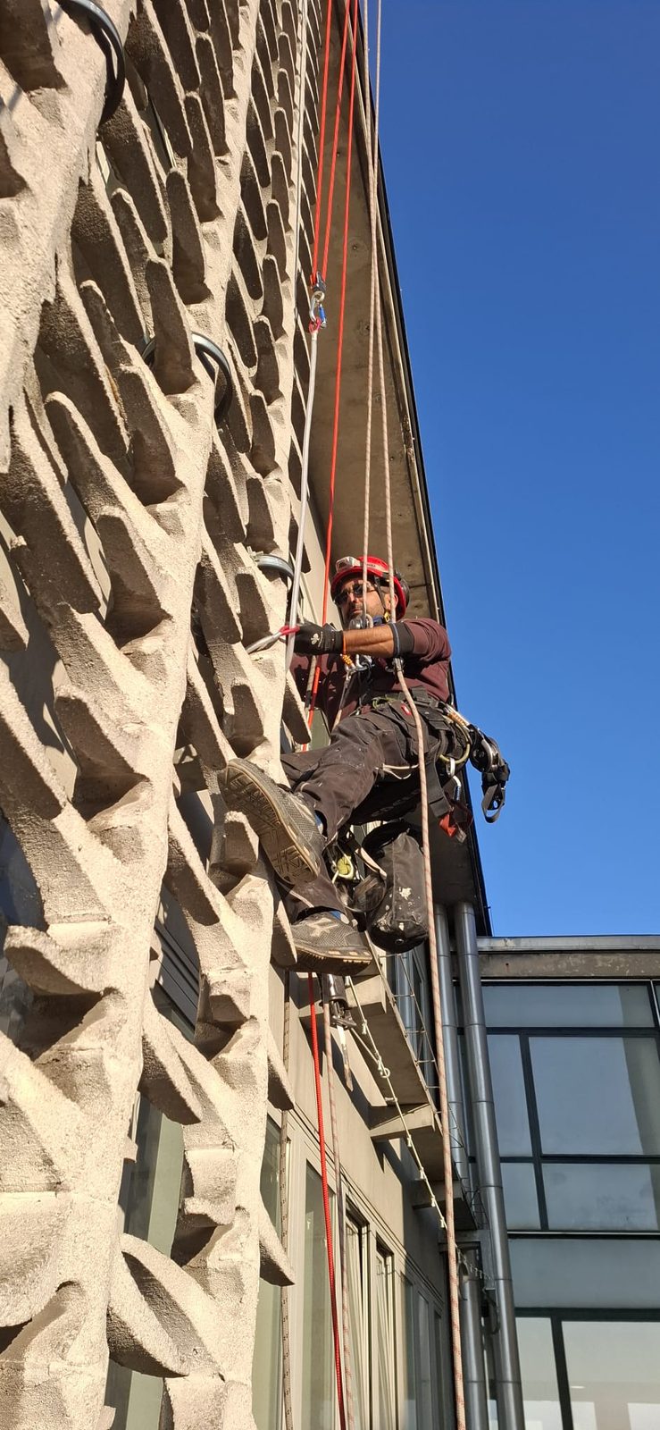 Seilzugangstechnik an einer Fassade