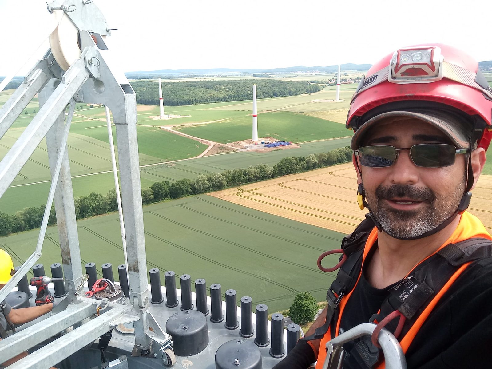 Arbeiten an einer Windkraftanlage